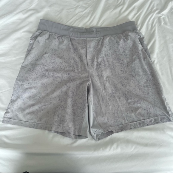 LULULEMON MEN ACTIVE SHORTS SIZE  XL - Picture 1 of 3